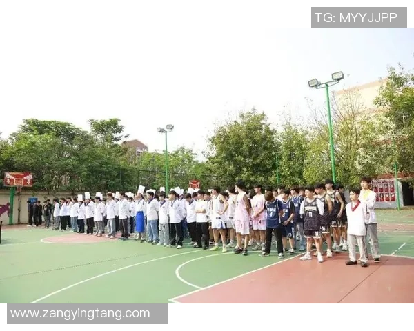 中国篮球赛热潮来袭球迷齐聚见证精彩对决与青春梦想